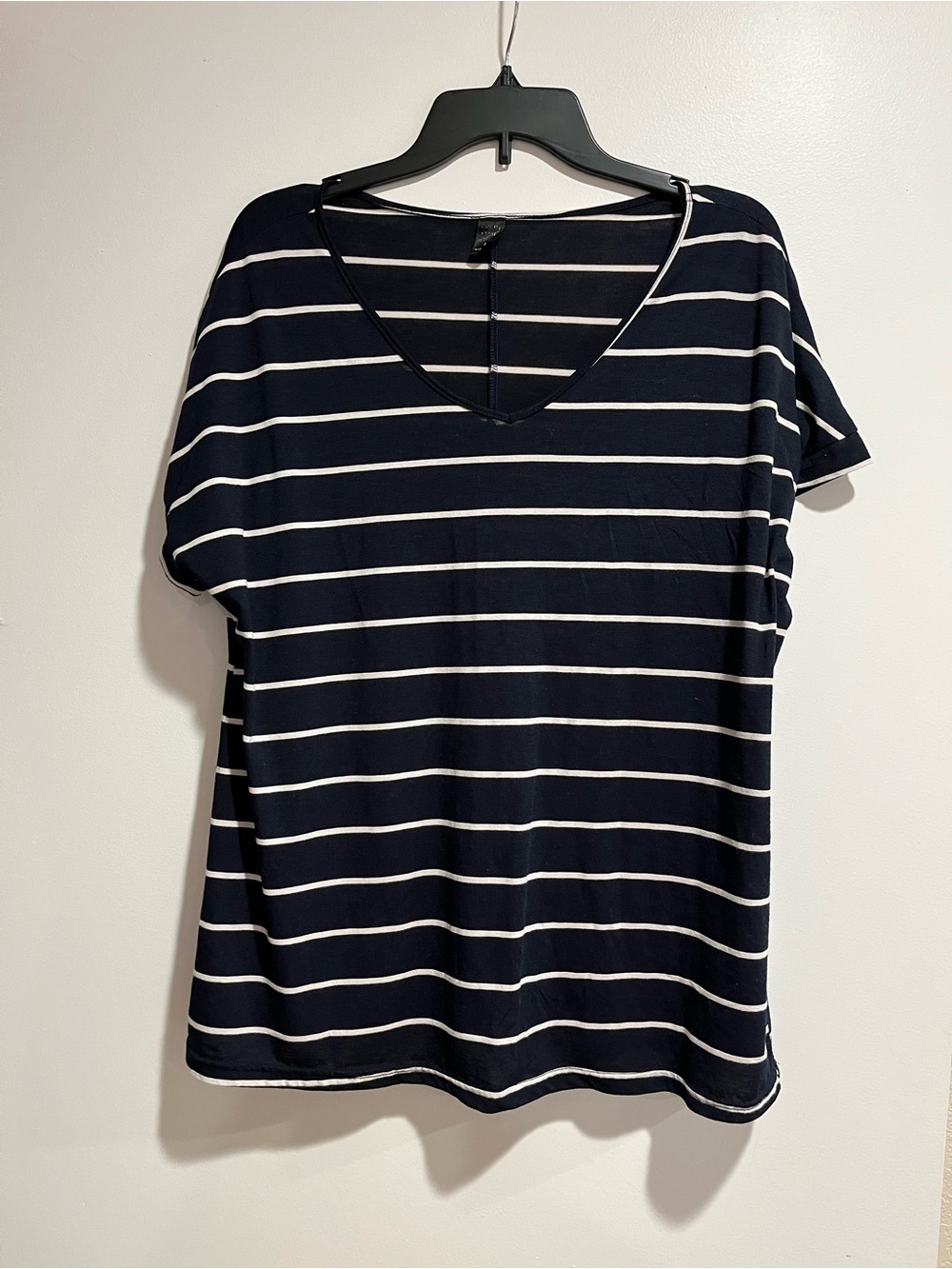 Black & White Striped V-Neck Top Size XL